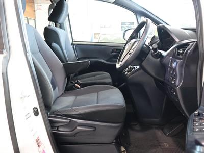 2015 Toyota Noah - Thumbnail