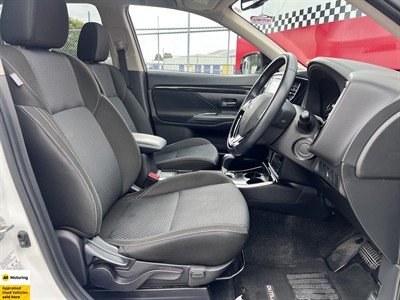 2021 Mitsubishi Outlander - Thumbnail