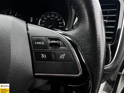 2021 Mitsubishi Outlander - Thumbnail