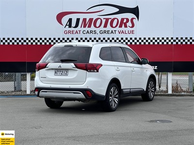 2021 Mitsubishi Outlander - Thumbnail