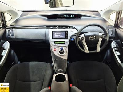 2014 Toyota Prius - Thumbnail