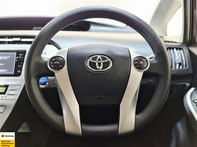2014 Toyota Prius - Thumbnail