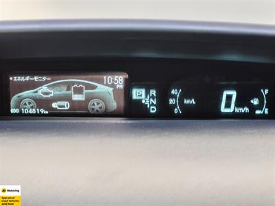 2014 Toyota Prius - Thumbnail