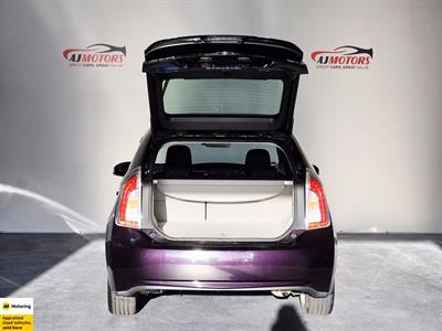 2014 Toyota Prius - Thumbnail