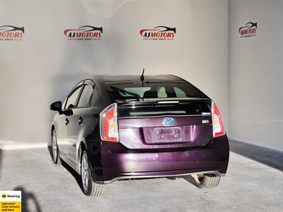 2014 Toyota Prius - Thumbnail