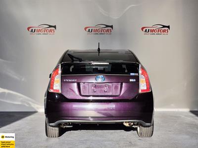 2014 Toyota Prius - Thumbnail