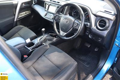 2017 Toyota RAV4 - Thumbnail