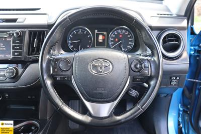 2017 Toyota RAV4 - Thumbnail