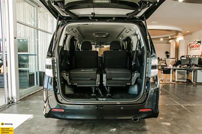 2012 Toyota Vellfire - Thumbnail