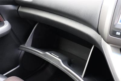 2013 Honda Stream - Thumbnail