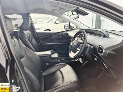 2017 Toyota Prius - Thumbnail