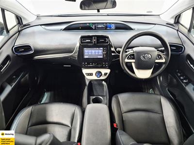 2017 Toyota Prius - Thumbnail