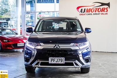 2022 Mitsubishi Outlander - Thumbnail