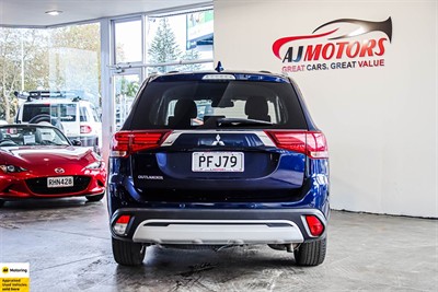 2022 Mitsubishi Outlander - Thumbnail