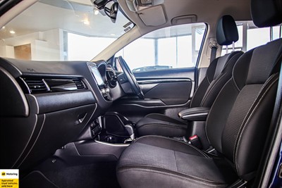 2022 Mitsubishi Outlander - Thumbnail