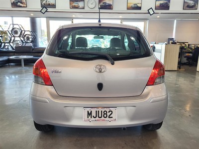 2010 Toyota Vitz - Thumbnail