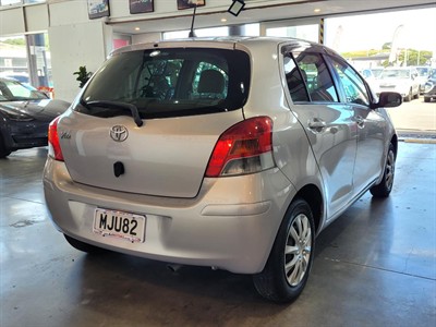 2010 Toyota Vitz - Thumbnail