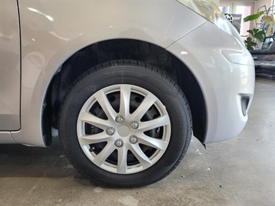 2010 Toyota Vitz - Thumbnail