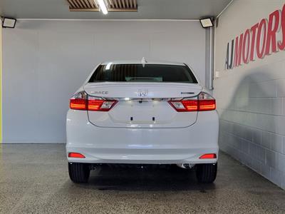 2015 Honda Grace - Thumbnail