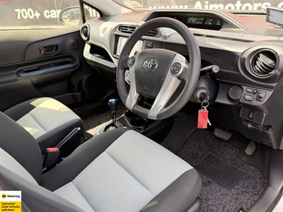 2013 Toyota Aqua - Thumbnail