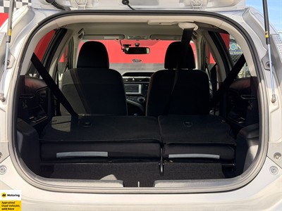 2013 Toyota Aqua - Thumbnail