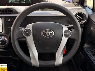 2013 Toyota Aqua - Thumbnail