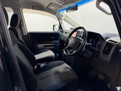 2012 Mitsubishi Delica - Thumbnail