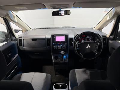 2012 Mitsubishi Delica - Thumbnail