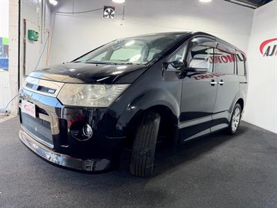 2012 Mitsubishi Delica - Thumbnail