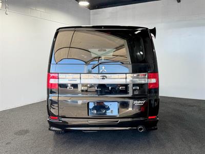 2012 Mitsubishi Delica - Thumbnail