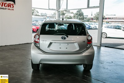 2013 Toyota Aqua - Thumbnail