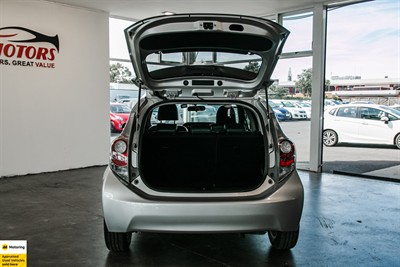 2013 Toyota Aqua - Thumbnail