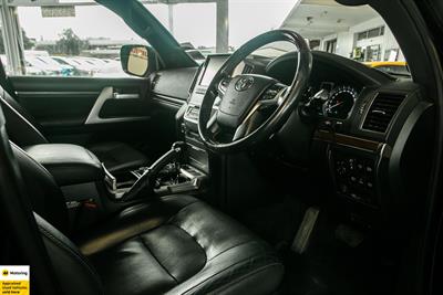 2017 Toyota Land Cruiser - Thumbnail