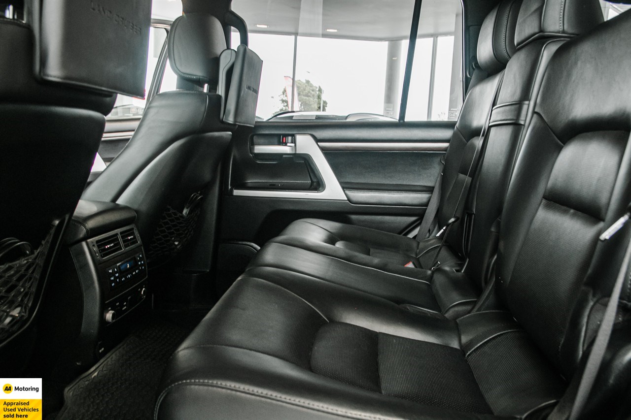 2017 Toyota Land Cruiser