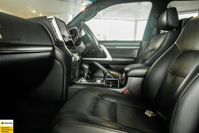 2017 Toyota Land Cruiser - Thumbnail