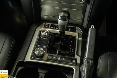 2017 Toyota Land Cruiser - Thumbnail