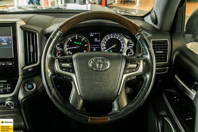 2017 Toyota Land Cruiser - Thumbnail