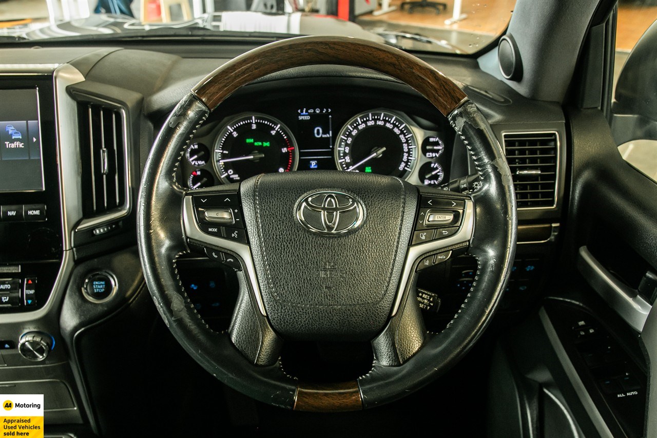 2017 Toyota Land Cruiser