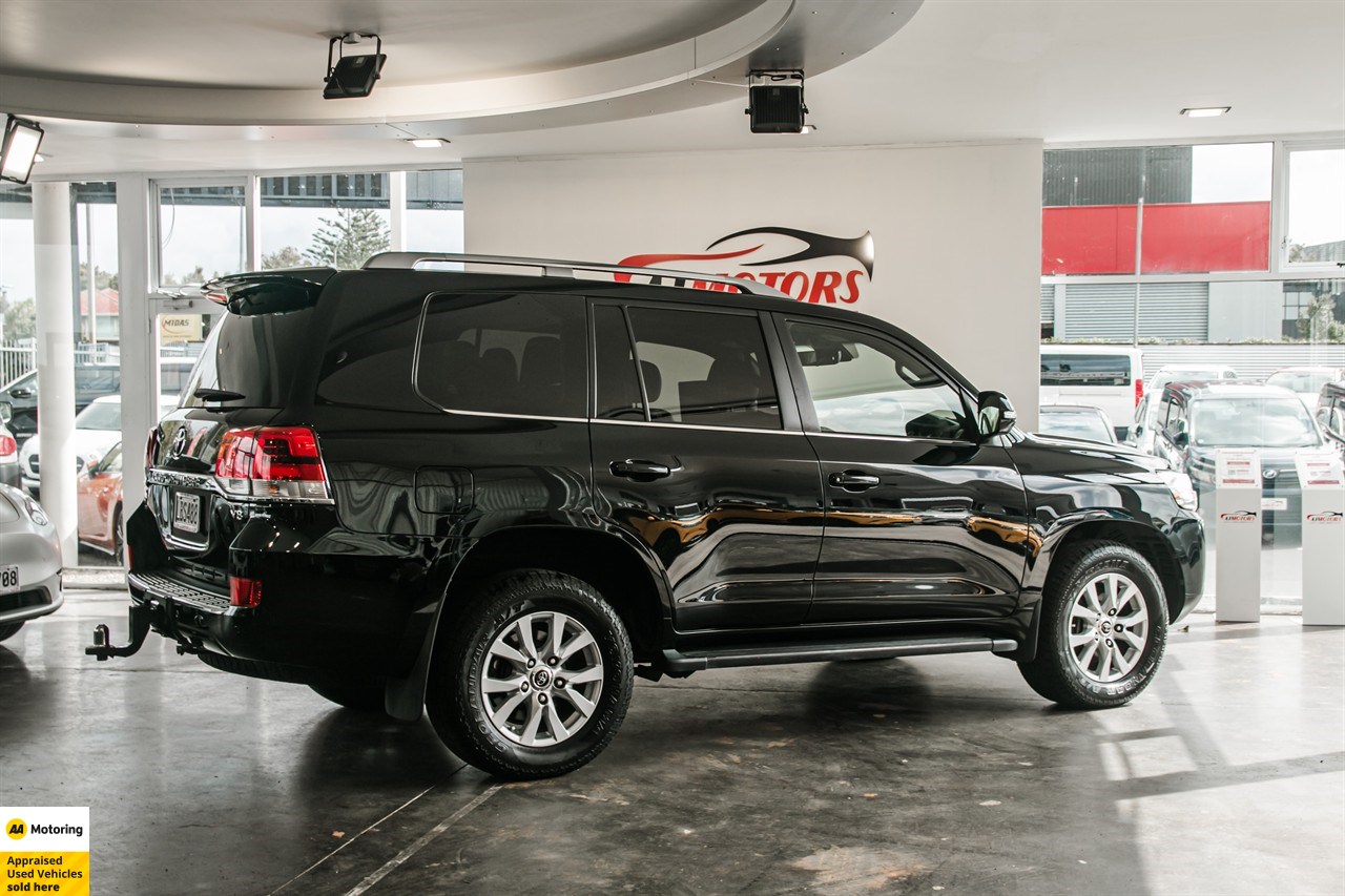 2017 Toyota Land Cruiser