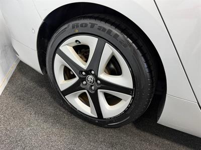2016 Toyota Prius - Thumbnail