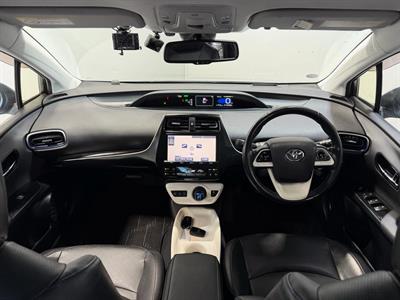 2016 Toyota Prius - Thumbnail