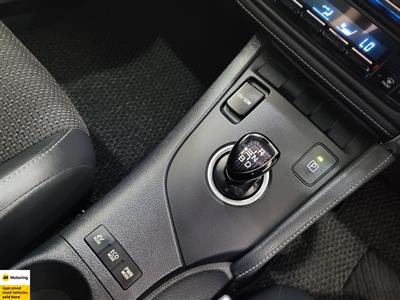 2016 Toyota Auris - Thumbnail