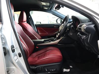 2014 Lexus IS 300h - Thumbnail