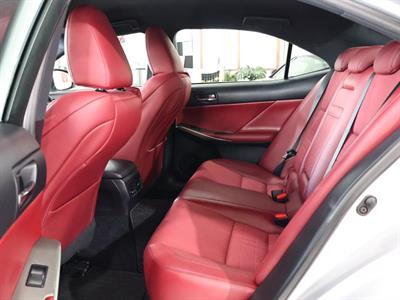 2014 Lexus IS 300h - Thumbnail