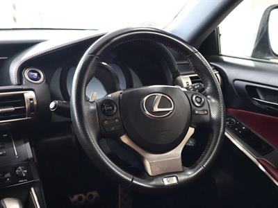 2014 Lexus IS 300h - Thumbnail