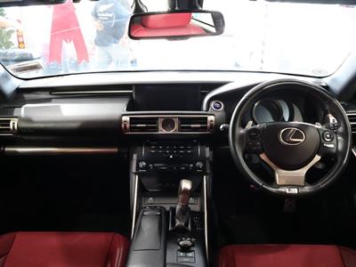 2014 Lexus IS 300h - Thumbnail