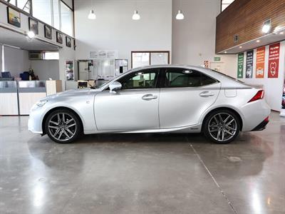 2014 Lexus IS 300h - Thumbnail