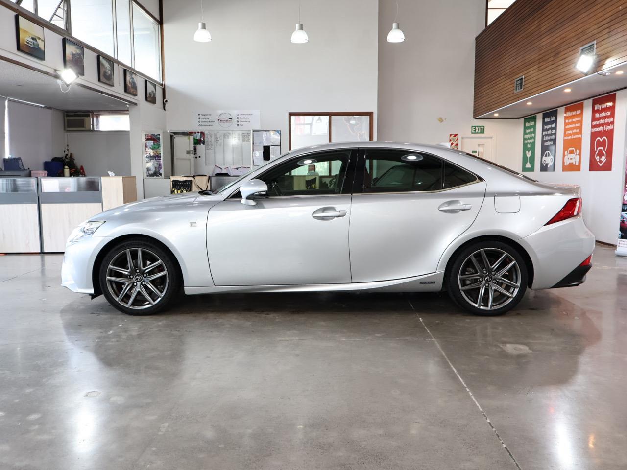 2014 Lexus IS 300h