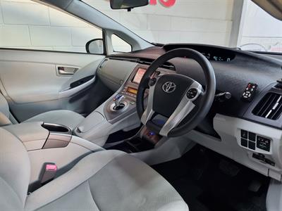 2012 Toyota Prius - Thumbnail