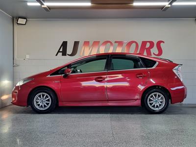 2012 Toyota Prius - Thumbnail
